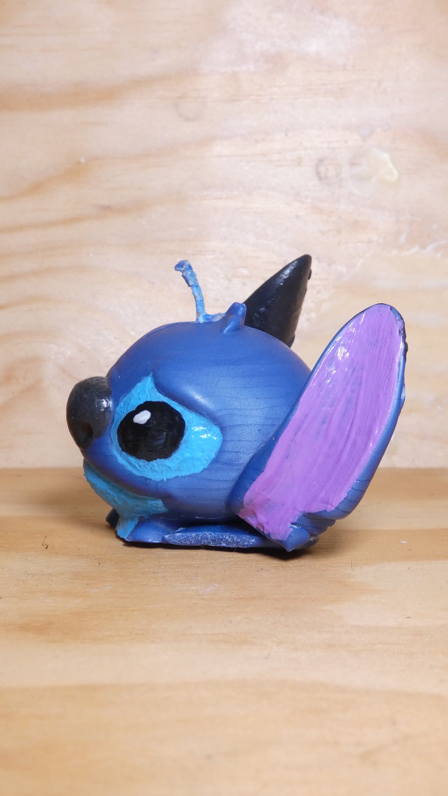 Espelma inspirada en l'Stitch